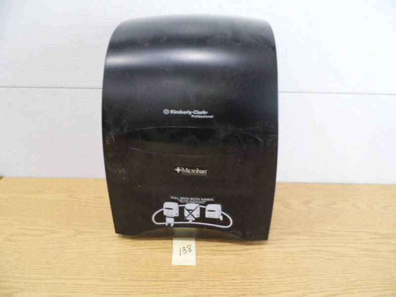 lot 138 image: Kimberly Clark Paper Towel Dispenser