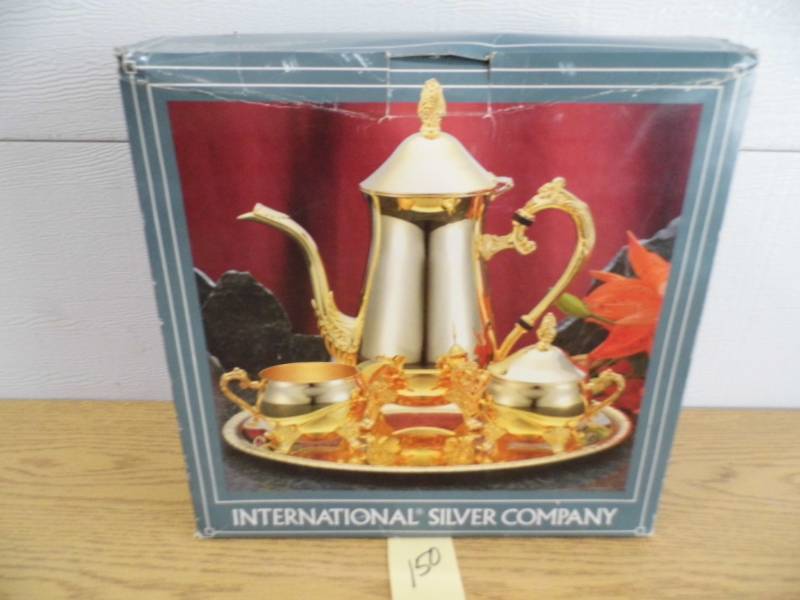 lot 150 image: Tea Set