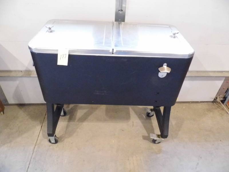 lot 177 image: Ice Chest