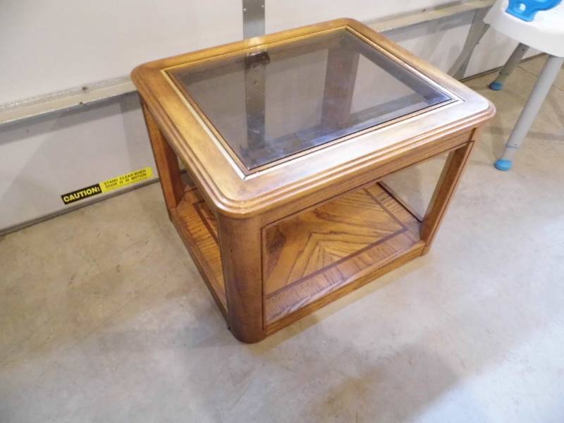 lot 180 image: End Table