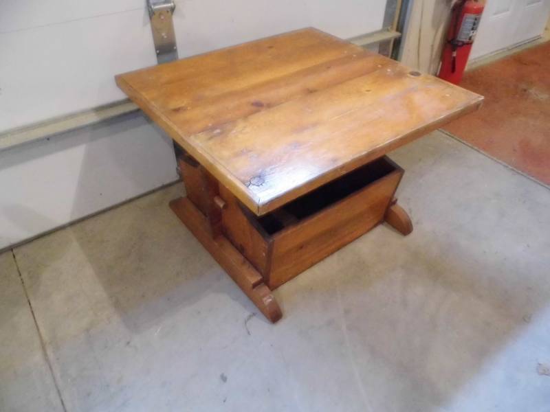 lot 182 image: End Table