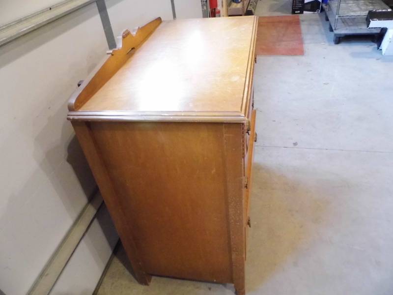 lot 184 image: Dresser