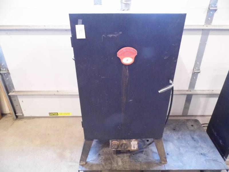 lot 191 image: Smokey Mountain Series Smoker