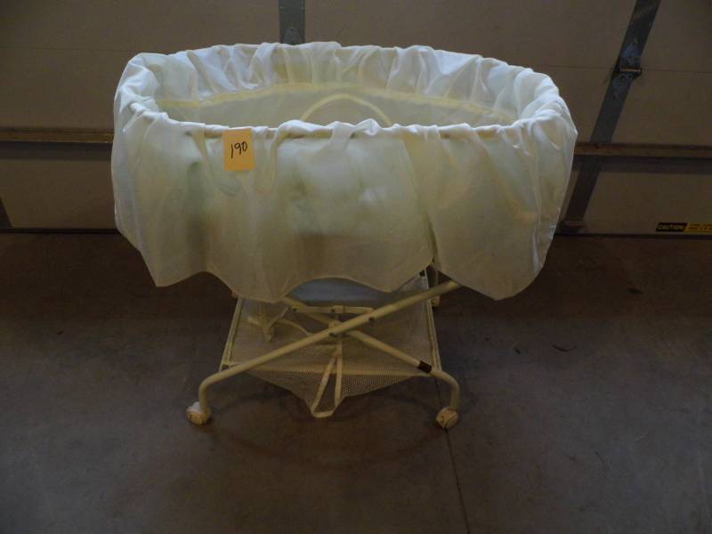 lot 190 image: Bassinet