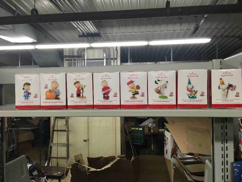 lot 183 image: Hallmark Peanuts Ornaments