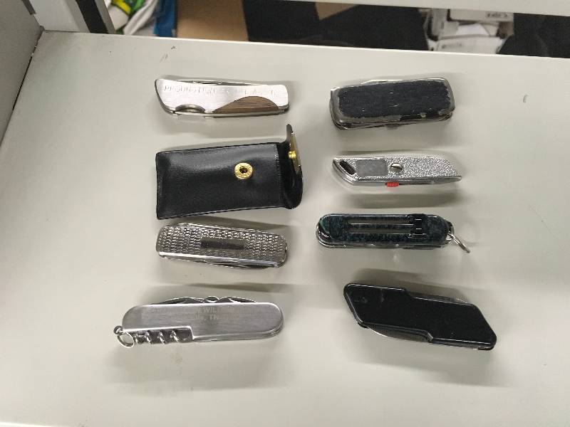 lot 200 image: Pocket Knives