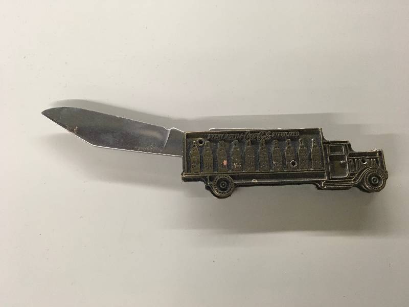lot 208 image: 1928 Coke Truck Pocket Knife