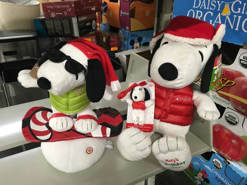 lot 223 image: Snoopy Plush Toys