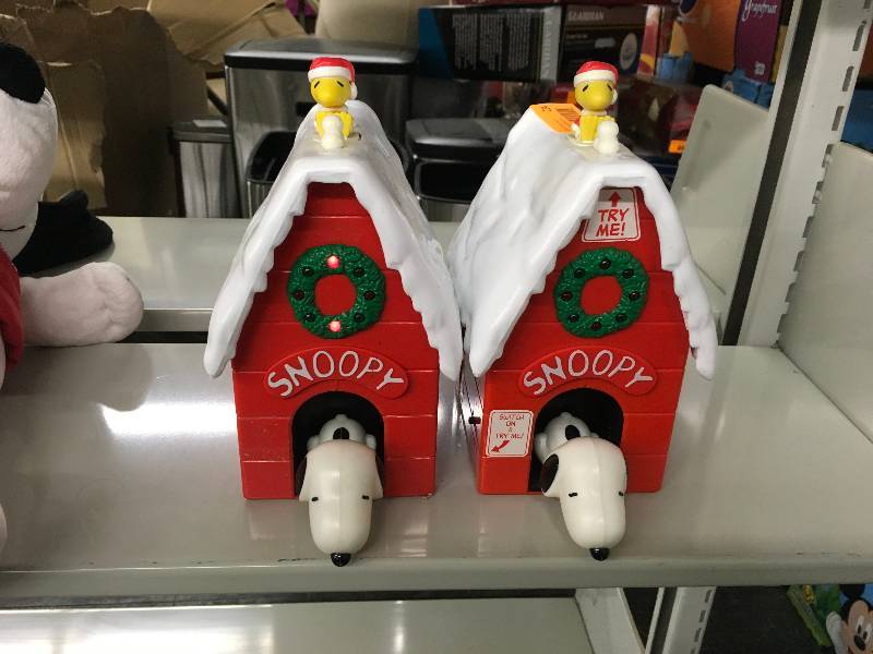 lot 224 image: Snoopy Christmas Collectible