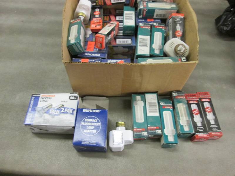 Large Lot of Compact Fluorescent Li...