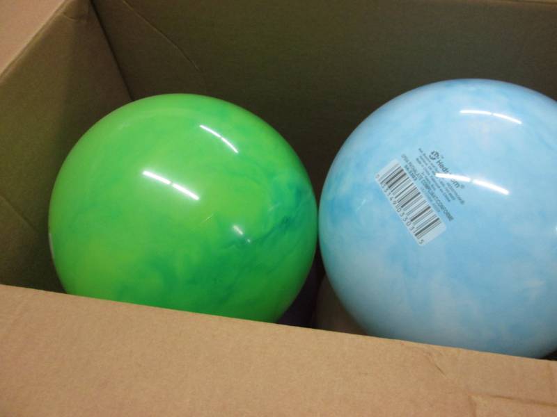 Lot of 6 Large Hedstrom Play balls...
