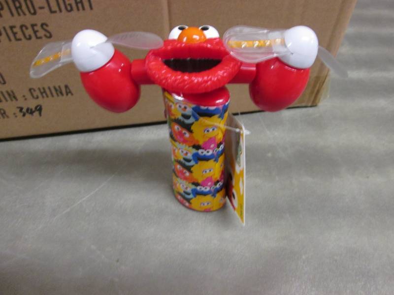 Lot of 12 Elmo Spiro Lights ...