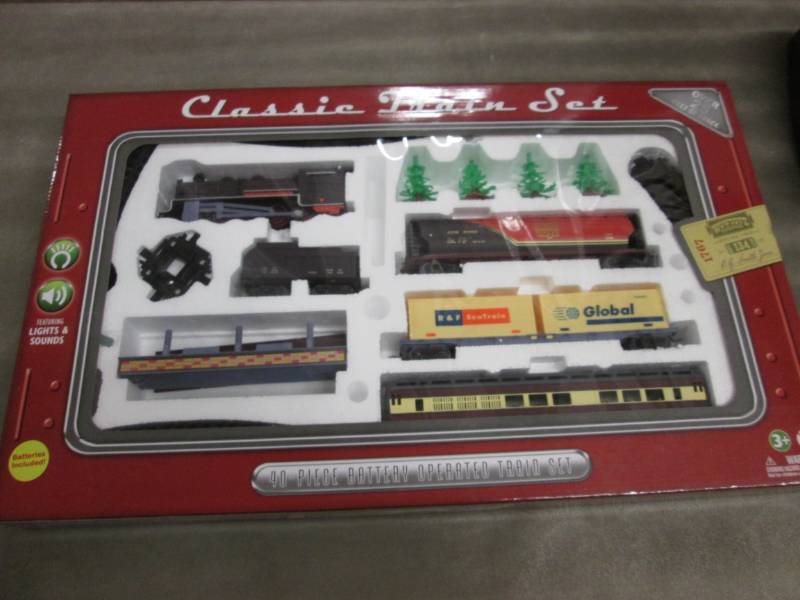 Classic Train Set - 40 pc Battery O...