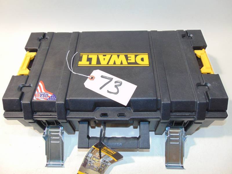 DEWALT ToughSystem 22 in. Tool Box