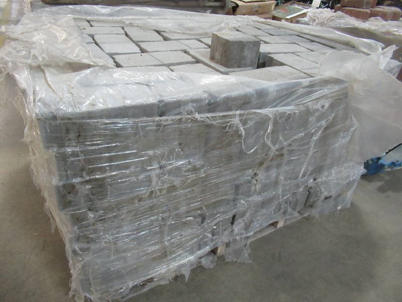 lot 1 image: Aqua Bric Type 4 Mecharden Modular Grey Pavers - 94 sq ftpallet Model Quarry Blend