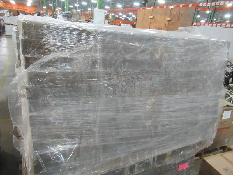 lot 18 image: Belgard Trinity Amaretto Modular Concrete Pavers - approx. 130 sq ft per pallet Model Unknown