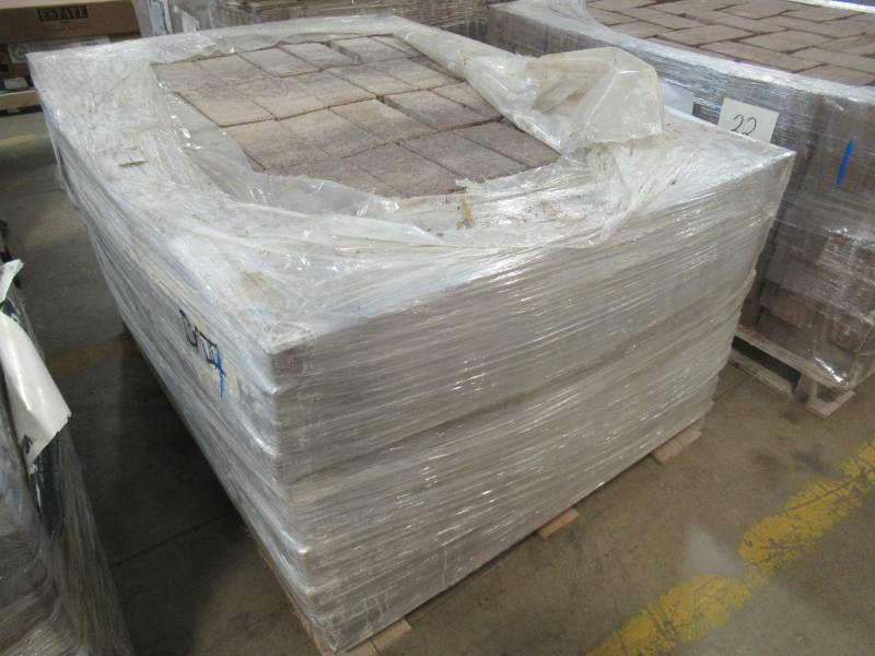 lot 23 image: Belgrade 8 X 4 X 1 12 Toscana Sierra Stockton Stone Pavers - approx 700 pavers per pallet