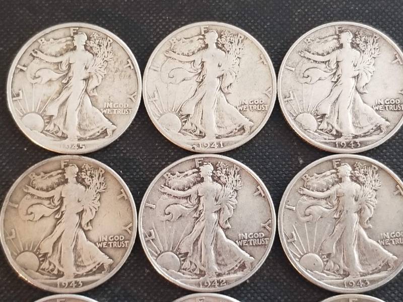 GROUP OF 20 WALKING LIBERTY SILVER HALF DOLLARS