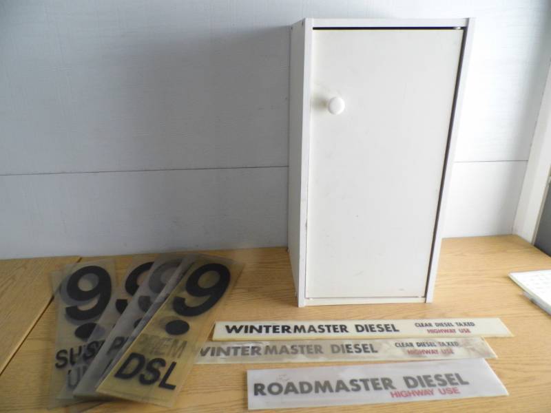 lot 46 image: Cabinet - Gas Signs