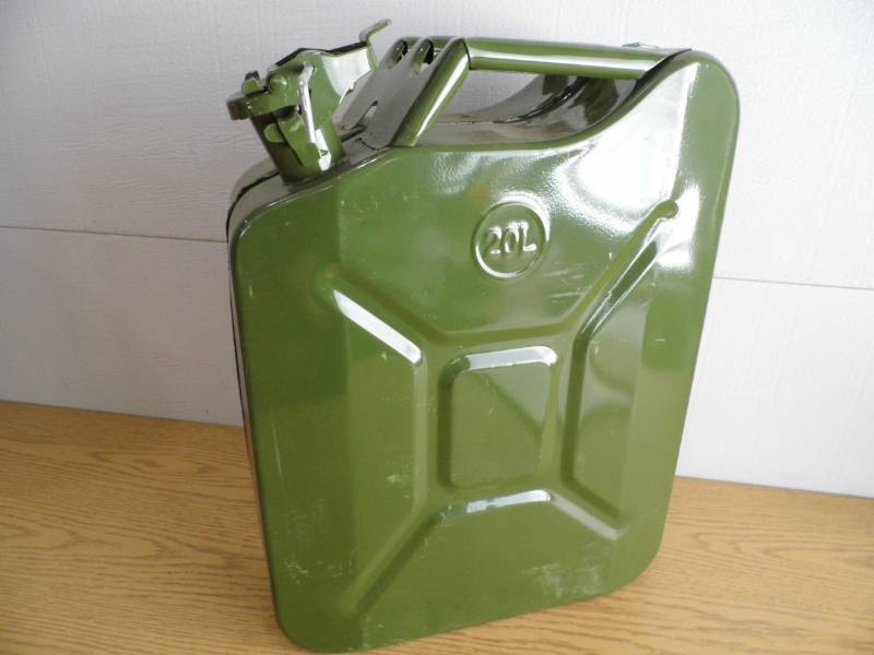 lot 87 image: 20L Green Metal Can