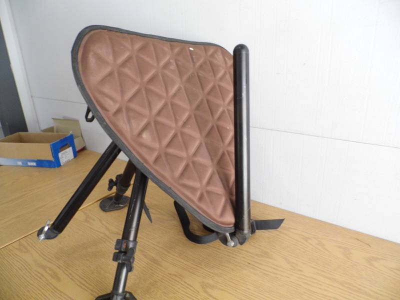 lot 94 image: Adjustable Stool