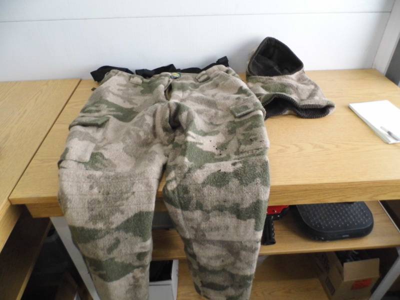 lot 103 image: Cabelas Pants - Hood