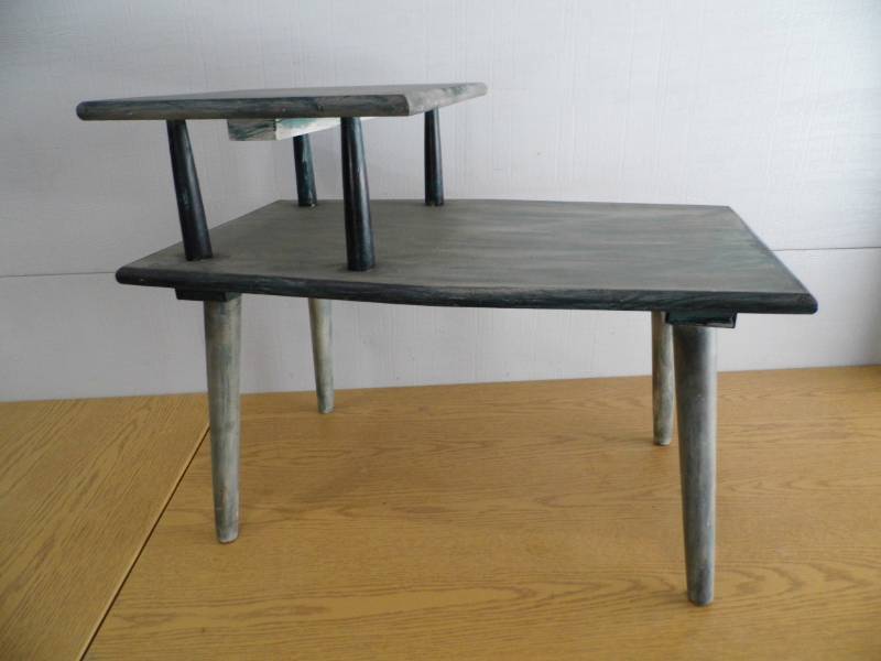 lot 137 image: End Table