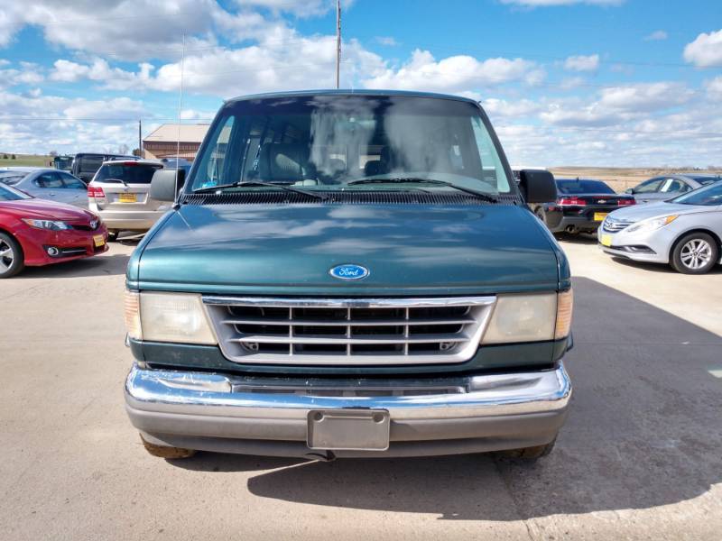 lot 5 image: 1995 Ford Econoline E150 Waldoch Conversion Van
