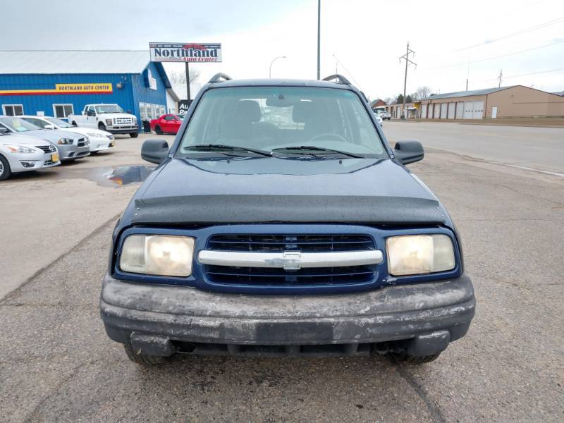 lot 9 image: 2000 Chevy Tracker