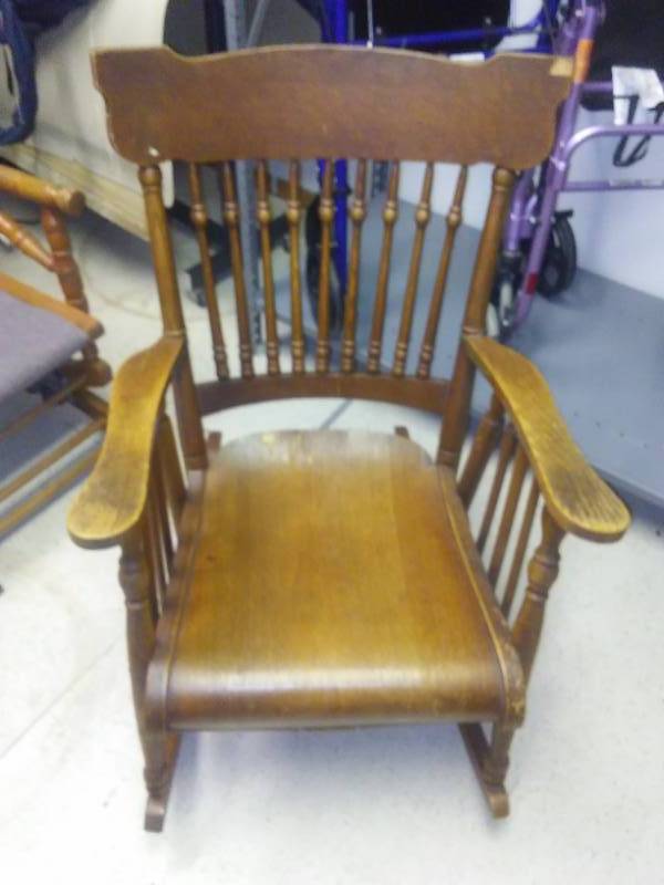 lot 7 image: Solid Wood Vintage Rocker
