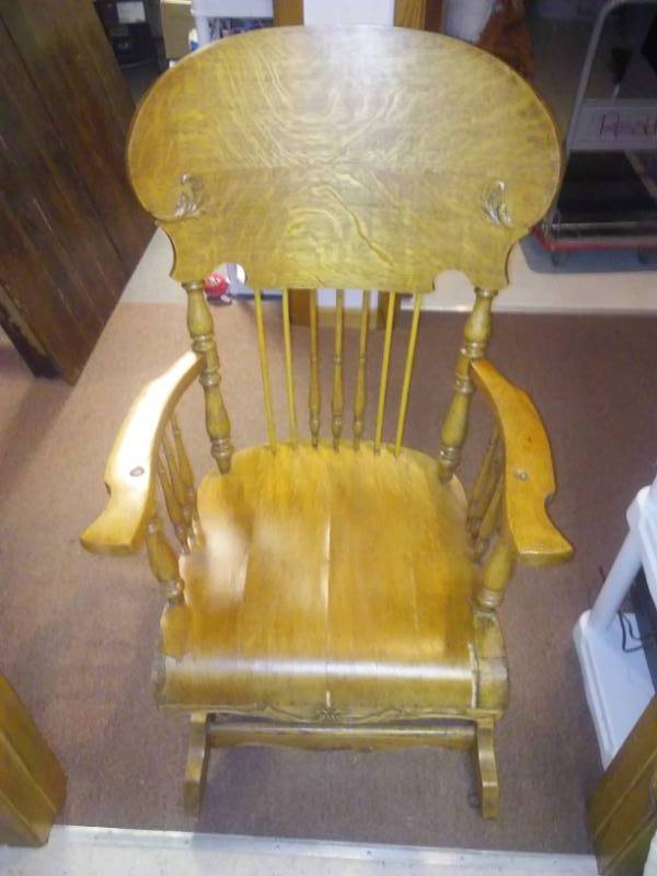 lot 10 image: Cross Cut Oak Spring Coil Rocker