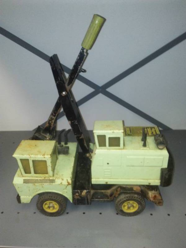 lot 11 image: Mighty Tonka Shovel, Green (rare)