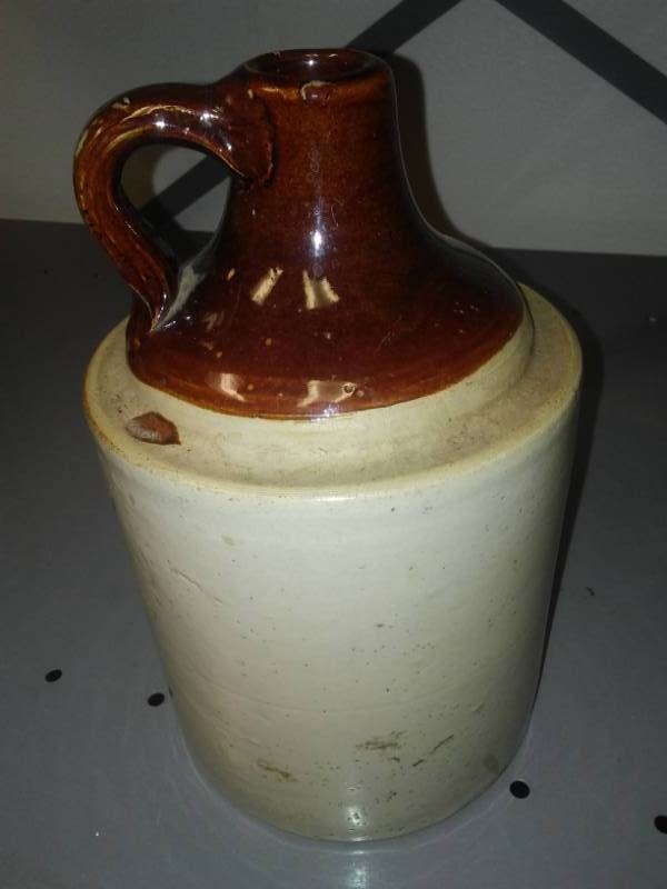 lot 22 image: 1 gallon jug crock