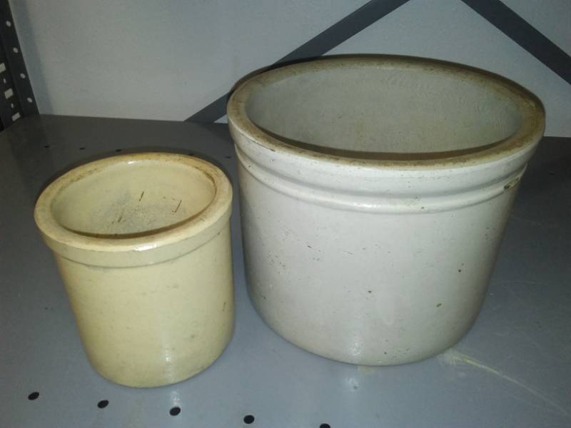 lot 23 image: Vintage Crocks (2)