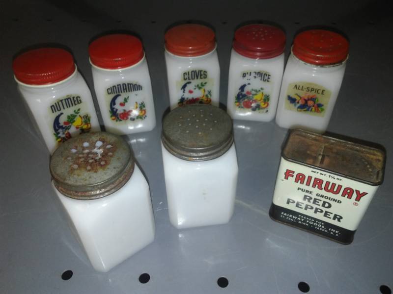 lot 25 image: Vintage spice jar shakers
