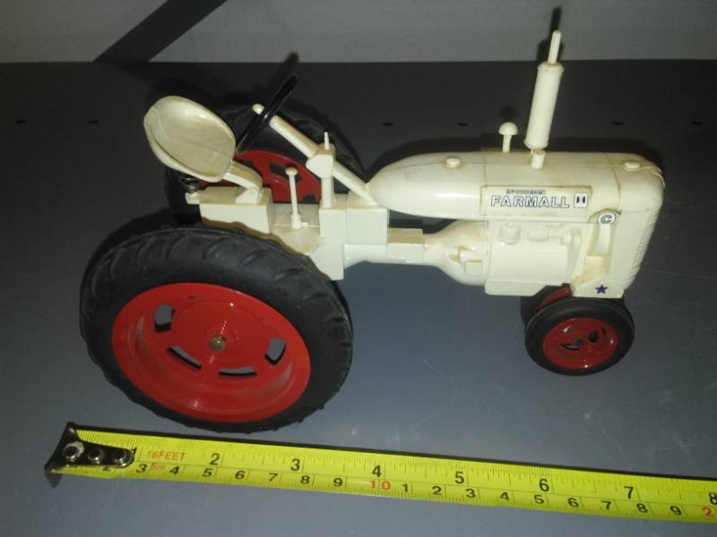 lot 34 image: Farmall McCormick IH plastic tractor, rare, white, collectors edition.