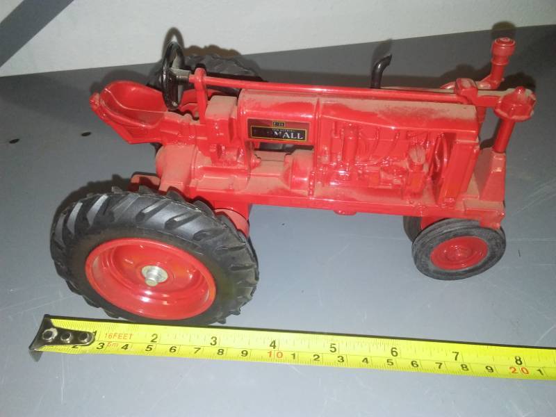 lot 35 image: Farmall special edition, steering, heavy metal, #1607 LTD Edition.