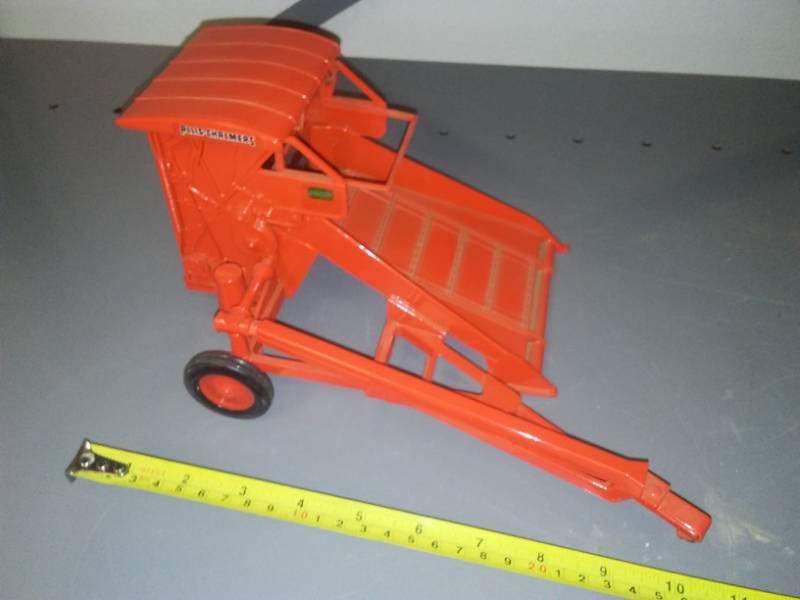 lot 37 image: Allis Chalmers Roto baler 116 scale oh, excellent.