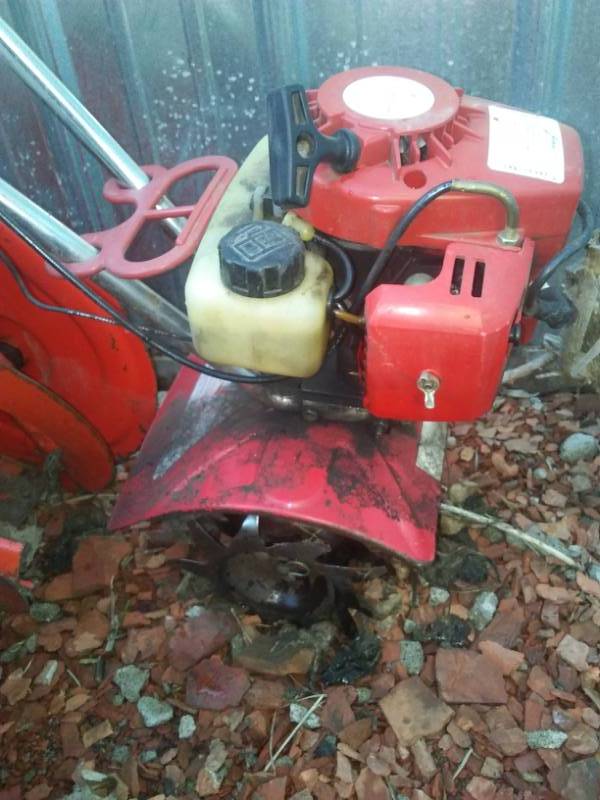 lot 41 image: Mantis small rototiller, almost starts.