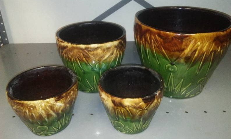 lot 54 image: 4 Roseville flower pots, 10.5, 8, 6 X2.