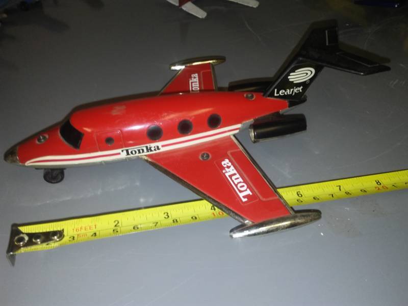 lot 62 image: Tonka airplane Learjet