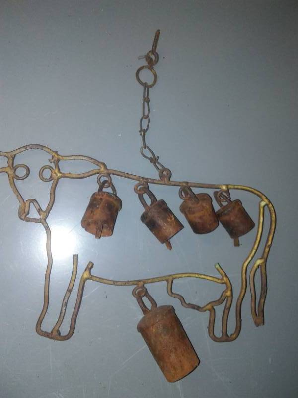 lot 75 image: Vintage dairy cow wind chime, Holstein, good Rusty patina.