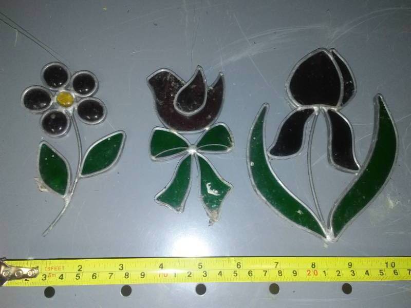 lot 77 image: Real metal and stained glass bird and Floral - 3.