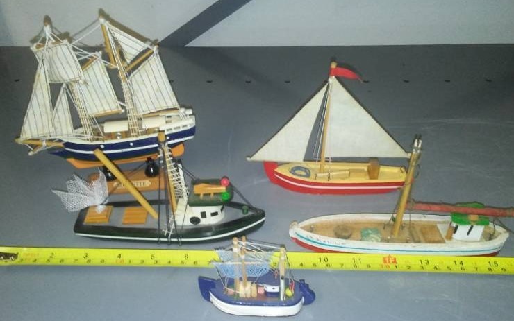 lot 82 image: Miscellaneous wood hand built boats - small.