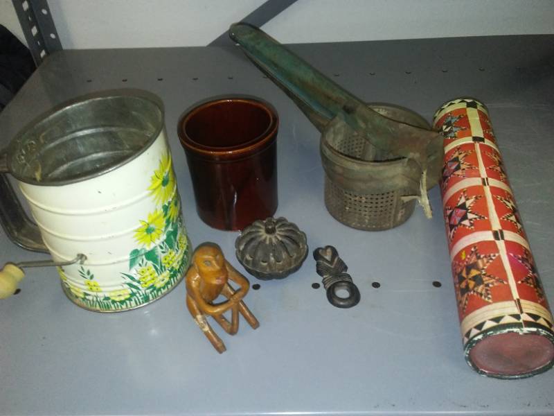 lot 87 image: Vintage kitchen collection