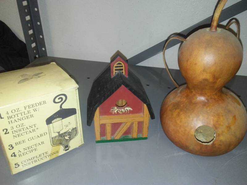lot 119 image: Two bird houses and new hummingbird feeder.
