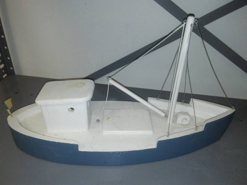 lot 120 image: Wood tug sailboat