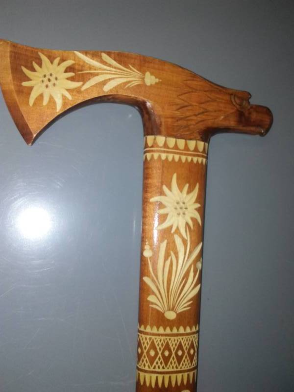 lot 128 image: Eagle carved walking stick cane
