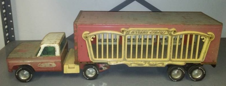 lot 140 image: Nylint circus semi tractor-trailer -