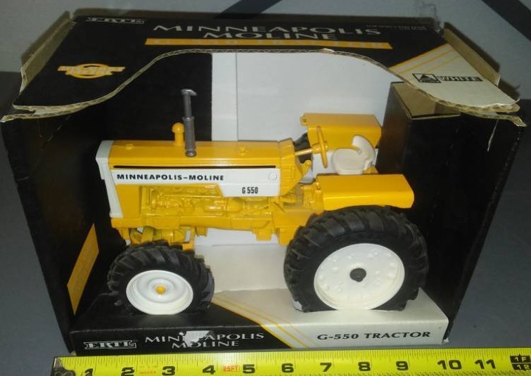 lot 162 image: Minneapolis Moline g - 550 tractor in box